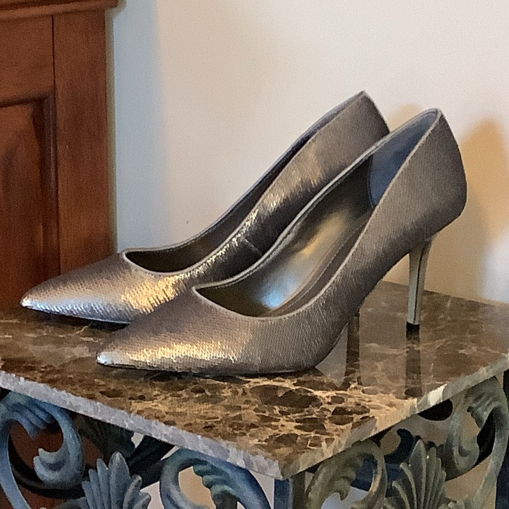 WHBM Gracelynn Hematite Pumps